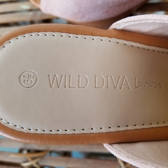 NWOT  BLUSH PINK FAUX SUEDE WEDGE SLIDES BY WILD DIVA ~ SIZE 6 1/2 - Picture 4 of 4